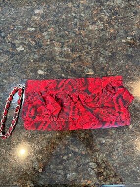 WHITE HOUSE BLACK MARKET SILKY CLUTCH SO BEAUTIFUL!